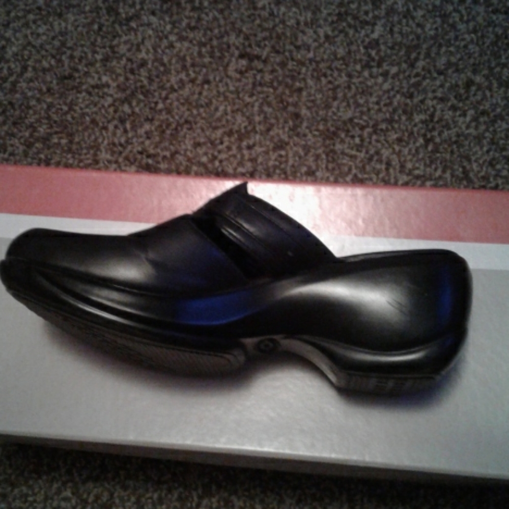 Shoes - Picture 5 of 5